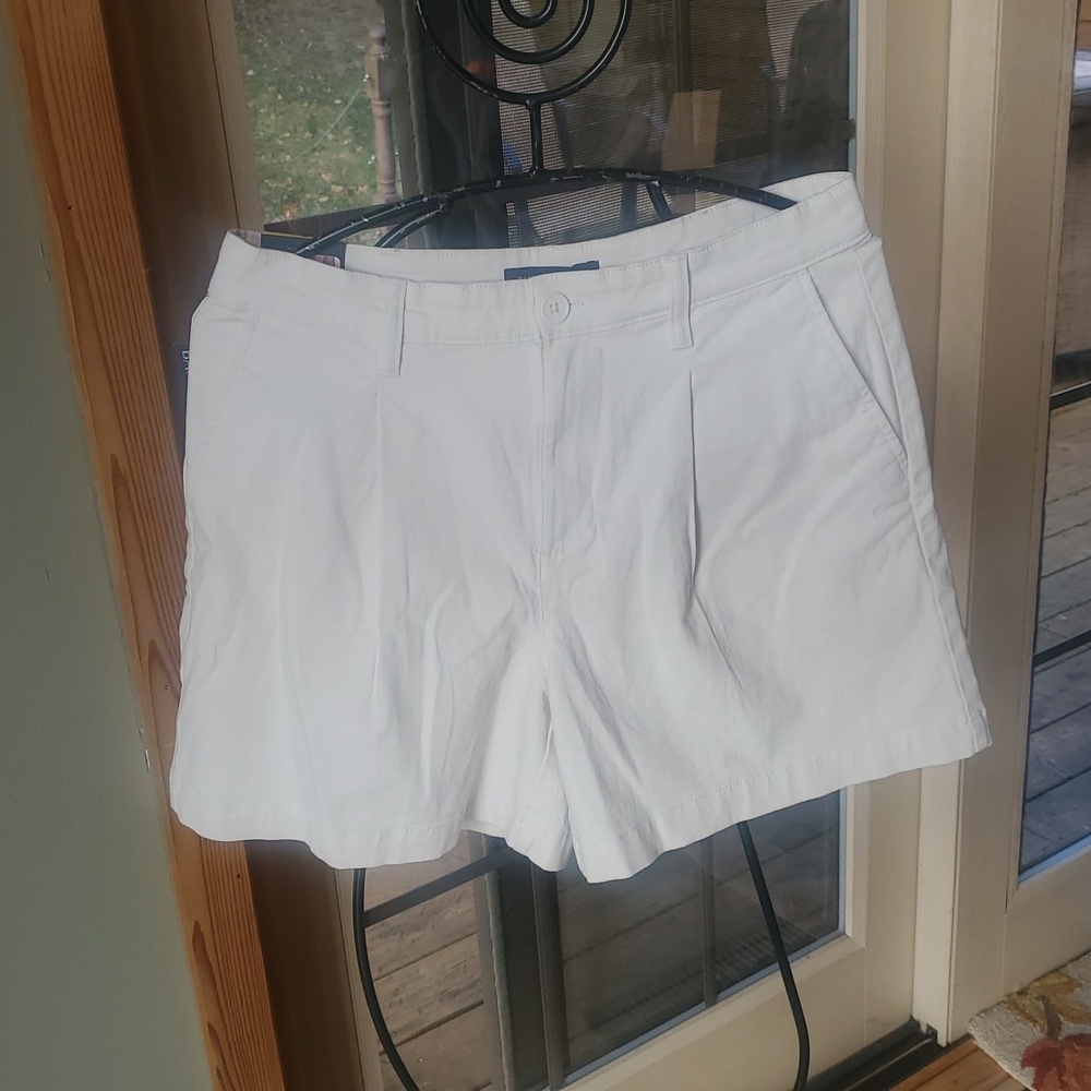 Banana Republic Pleat Front Shorts Tan Off White High Rise 5 Inch Inseam Size 6